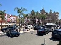 Hôtel de Paris Monte-Carlo - The Queen of Art, a major chess pop up on the  Place du Casino. Are you ready to play?