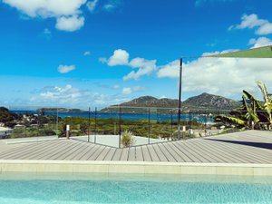 Pool & Beach