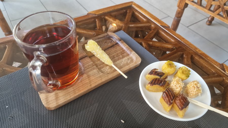 Persischer Tee und Persisches Baklava