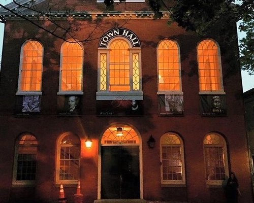 Free Dance Class at Old Town Hall - Salem for All Ages