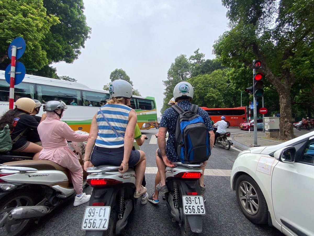 Hanoi Traffic Daunts Tourists - The New York Times