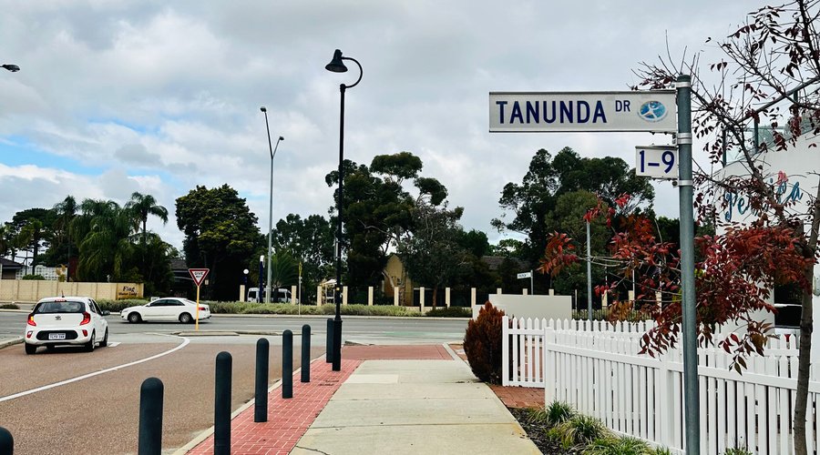 Our shop situated in Tanunda Drive, opposite to the flag motor lodge