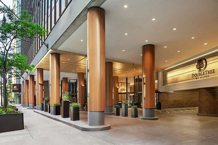 DOUBLETREE BY HILTON HOTEL CHICAGO MAGNIFICENT MILE 159 2 1 6 doubletree-by-hilton-mag-mile-chicago-book-day-rooms-hotelsbyday