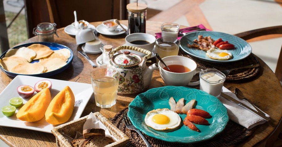 Le petit déjeuner chez Origin Eco Chalet Rodrigues. De la ferme à l'assiette. Tout est frais, fait-maison et delicieux !