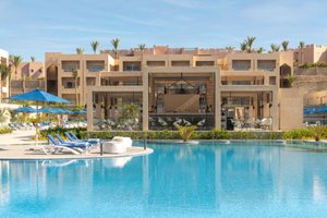 Pool & Beach