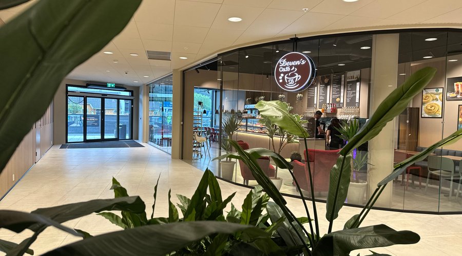 Trivelig spisested i kjøpesenteret Tangvall Arena.
