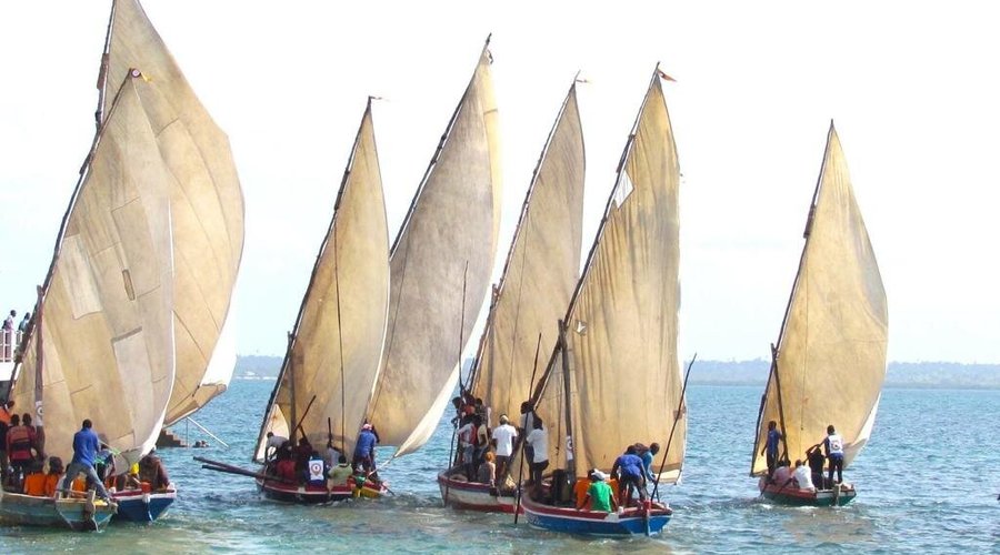 Sailing fishermen 