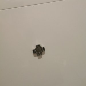 Pas de papier toilette.. Pas de clim dans la capsule.. Il fait bcp trop chaud dedans.. Pas de verrou au toilette !