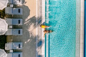 Pool und Strand