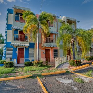 Nueve apartamentos con vista al mar en el corazon del poblado de Boqueron.  Cada apartamento esta equipado con cocina, apto hasta para 4 personas.