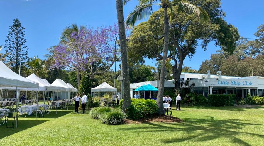 Little Ship Club | Waterfront Bistro & Bar | Dunwich, North Stradbroke

Absolute waterfront, gorgeous greens, amazing sunsets.