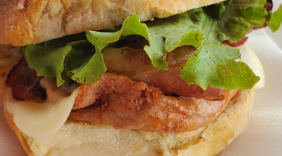 The bifana LaPetisca is an incredible version of the traditional bifana and it is amazing!