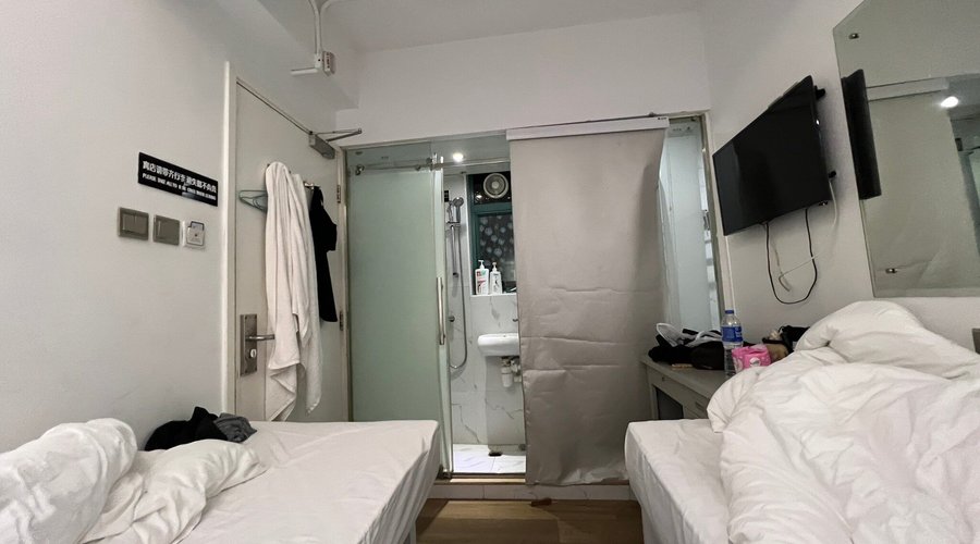 Small & Expensive, Hong Kong normal hotel status