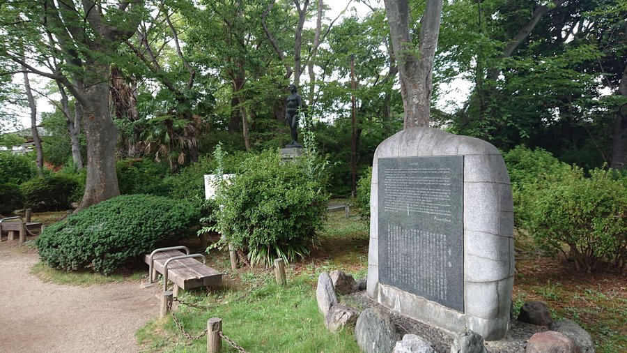 成年式発祥の地記念像