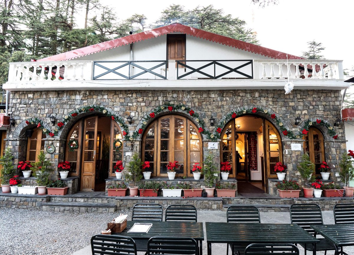 Facade with alfresco seating
