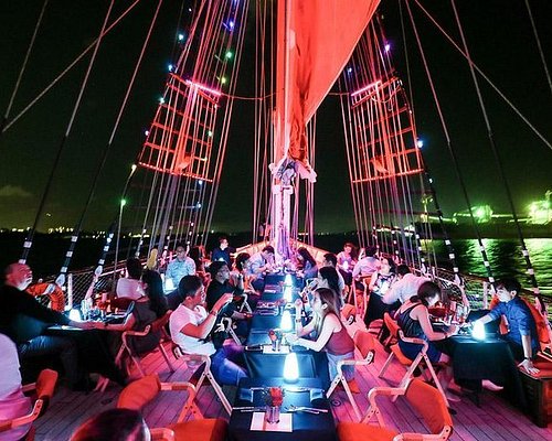 yacht cruise in singapore