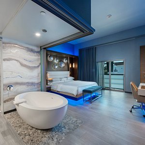 Deluxe Spa Room