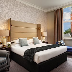 Deluxe Double Room The Thames Theme