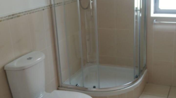 Courtyard Apartments Carrick-on-Shannon Bathroom 