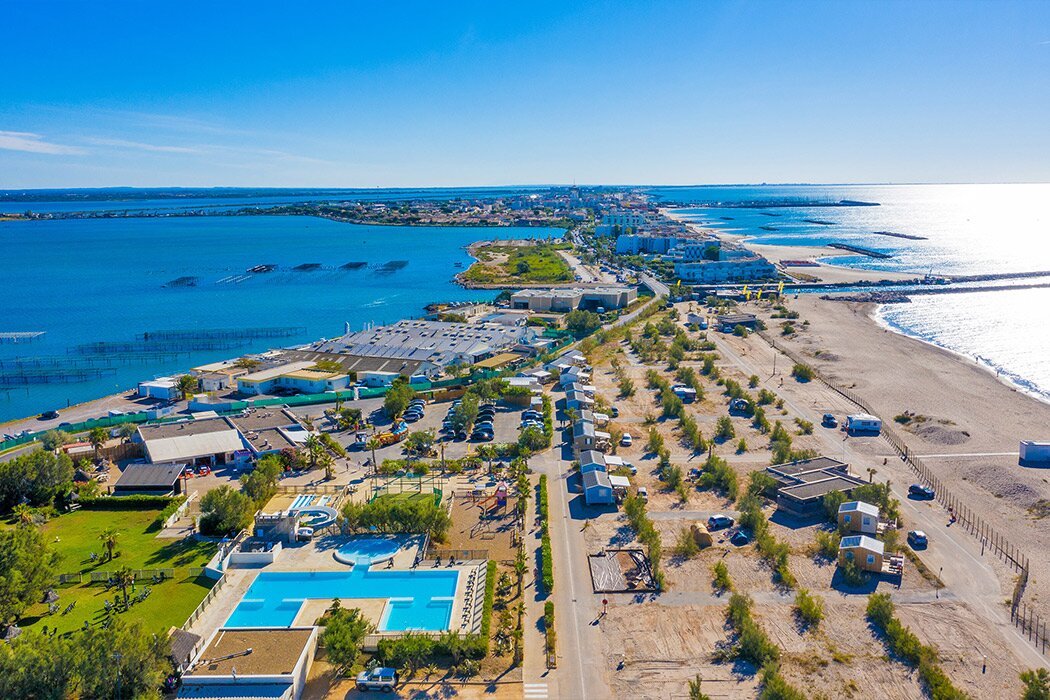 Phare de la Méditerranée between two hotels in Palavas les Flots, near  Carnon Plage, Montpellier, Occitanie, South of France Stock Photo - Alamy