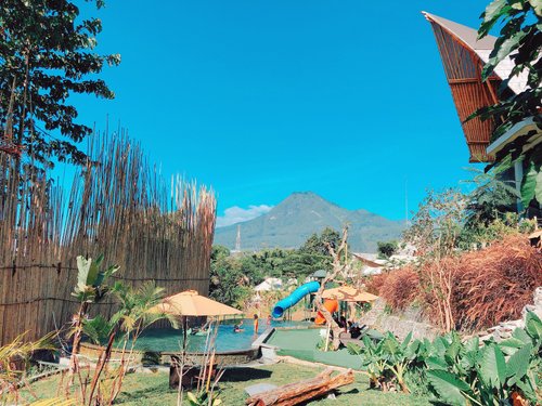 OAK TREE GLAMPING RESORT (Batu, Indonesia) - Ulasan & Perbandingan Harga  Pondok - Tripadvisor