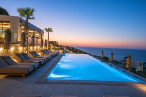 Pool & Beach