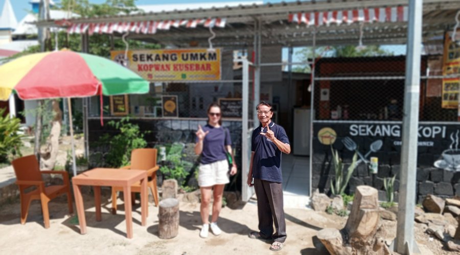Bersama Miss Indiana didepan CAFE SEKANG UMKM KONOMA LABUAN BAJO tgl 27 Agustus 2023