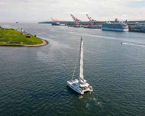 sailboat cruise halifax