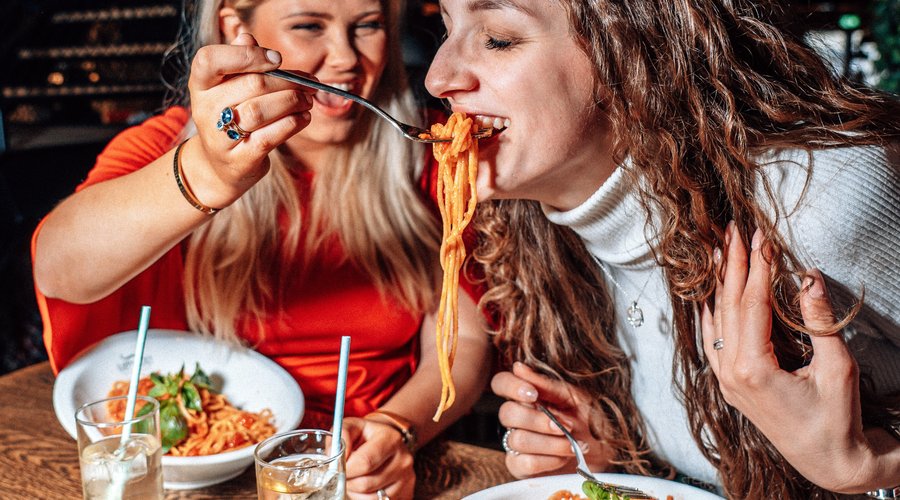 Pizza, pasta, salade, sweet pizza of iets anders? Dat kan met het grote aanbod Italiaans eten van Happy Italy! Kom gezellig spontaan langs in een van onze restaurants of maak een reservering.