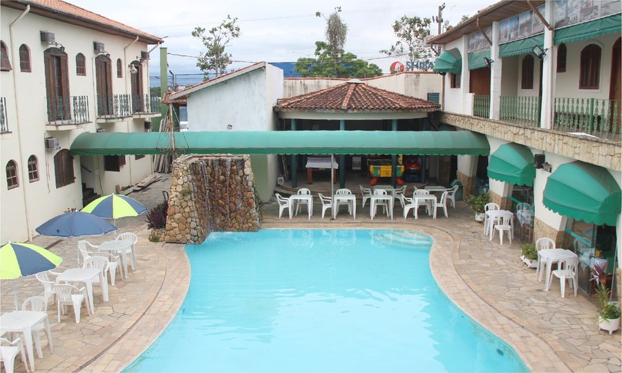 Situado em Aparecida, o Hotel Chalé São Jorge oferece piscina ao ar livre, jardim, restaurante e Wi-Fi gratuito em todos os ambientes. Localizado a cerca de 3,6 km do Observatório de Nossa Senhora da Aparecida, o hotel também fica a 2,3 km da Basílica Velha. A acomodação oferece serviço de quarto e recepção 24 horas.
 Os quartos dispõem de guarda-roupa e TV. No Hotel Chalé São Jorge, todos os quartos possuem ar-condicionado e banheiro privativo.