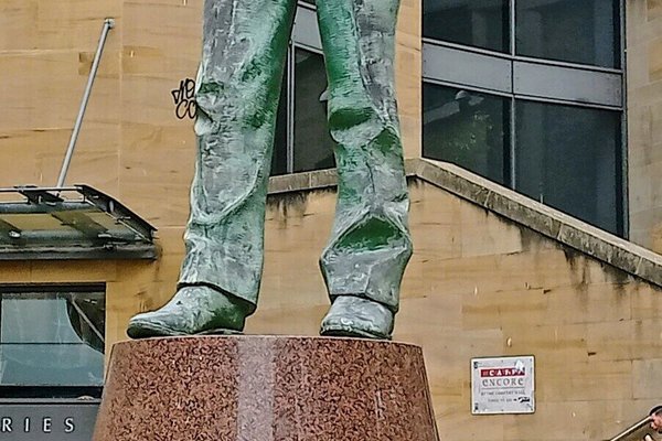 ANOTHER POLITICIAN STATUE