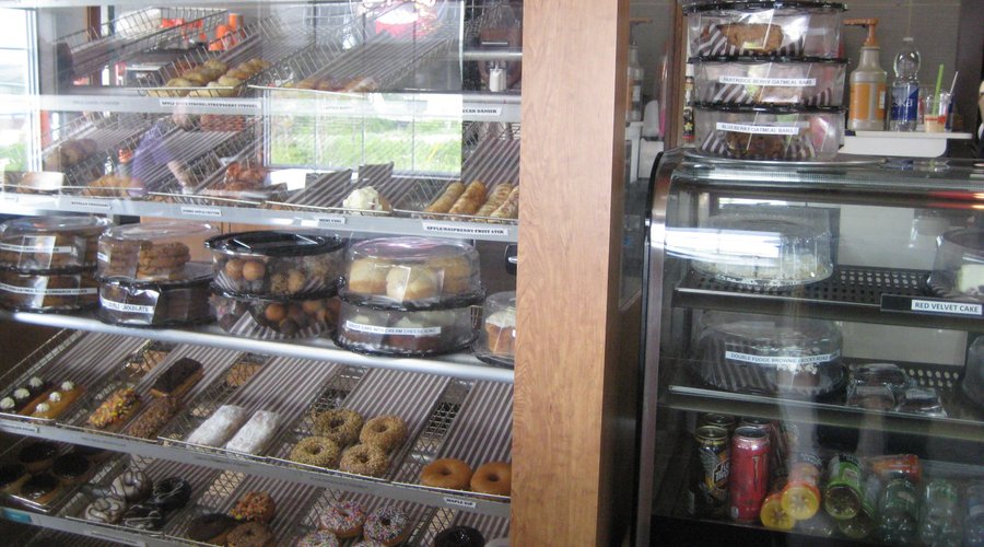 This is the bakery display inside Robin's.  Dare you to leave without some good bakery item.