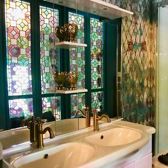 30 Vintage and Grandiose Checkered Bathrooms