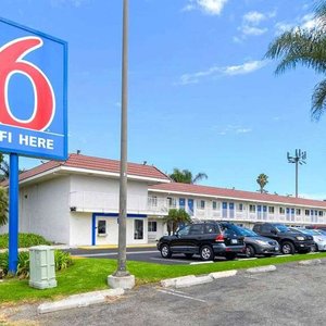 Motel Costa Mesa CA Exterior