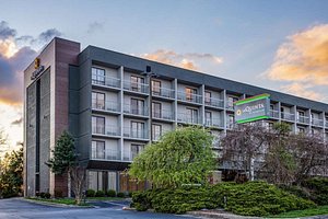 La Quinta Inn & Suites by Wyndham Kingsport TriCities Airpt in Kingsport