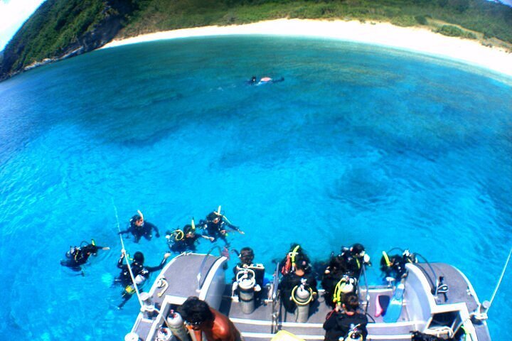 Blue cave experience diving [charter system / boat holding]