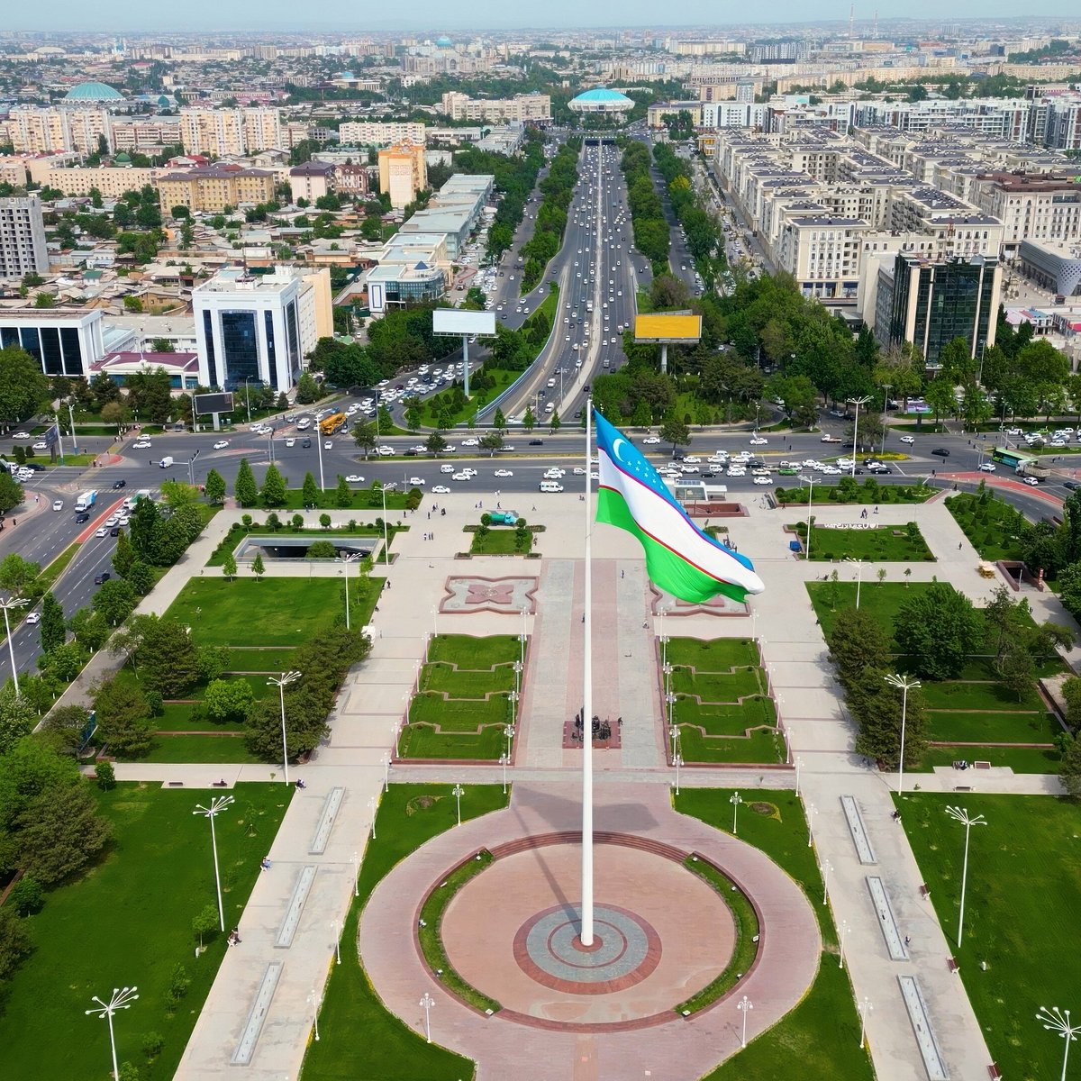 Площадь дружбы народов Ташкент. Узбекистан Ташкент крутой вид. Ташкент самый большой флаг.