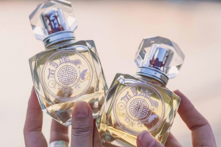Orchid mount perfume outlet