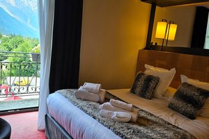 Room & Suite
