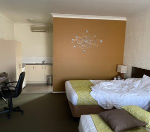 BLAZING STUMP MOTEL AND SUITES (AU$170): 2024 Prices & Reviews (Wodonga ...