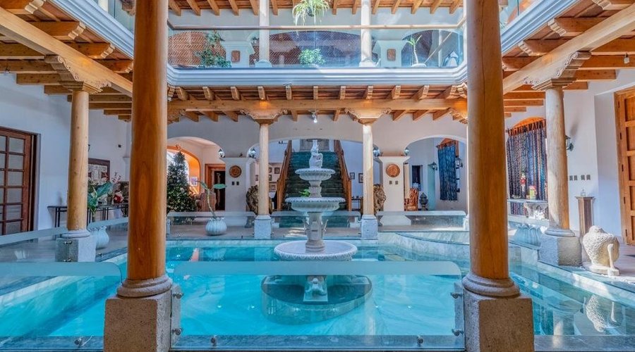 Piscina en el interior