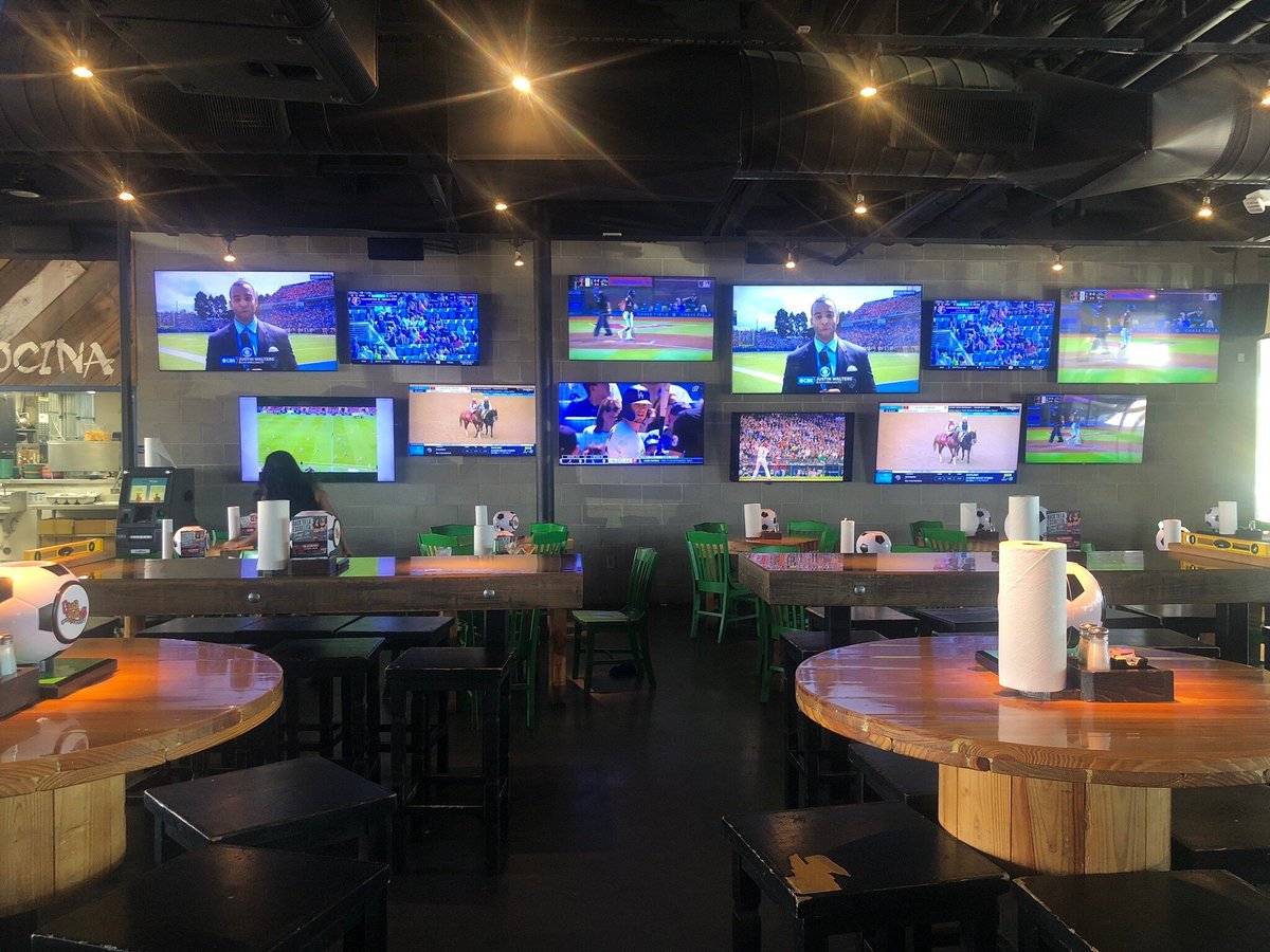 OJOS LOCOS SPORTS CANTINA, Phoenix - Fotos, Número de Teléfono y  Restaurante Opiniones - Tripadvisor