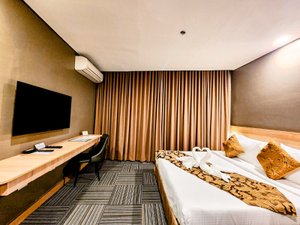 Madison 101 Hotel + Tower in Luzon