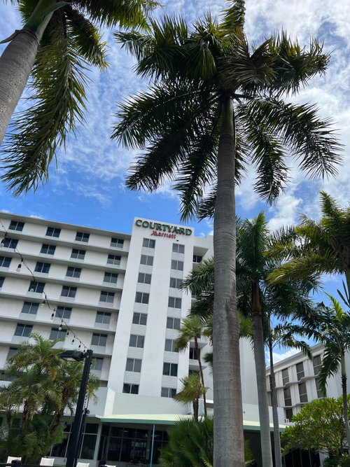 Courtyard by Marriott Miami Airport - UPDATED 2023 Prices, Reviews ...