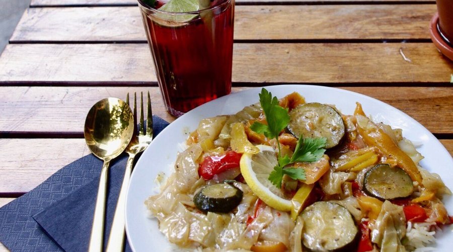 Yassa with rice & Wonjo limo.  Yassa mit Reis & Wonjo limo.