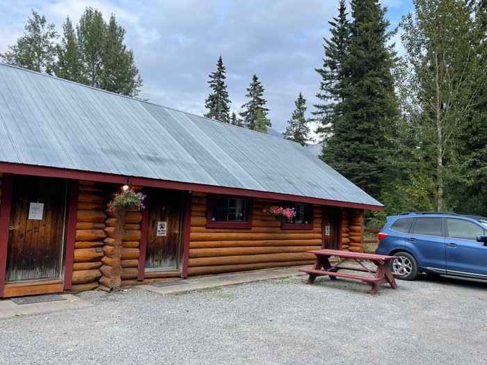 DOUBLE G SERVICE - Updated 2023 Prices & Inn Reviews (Muncho Lake ...