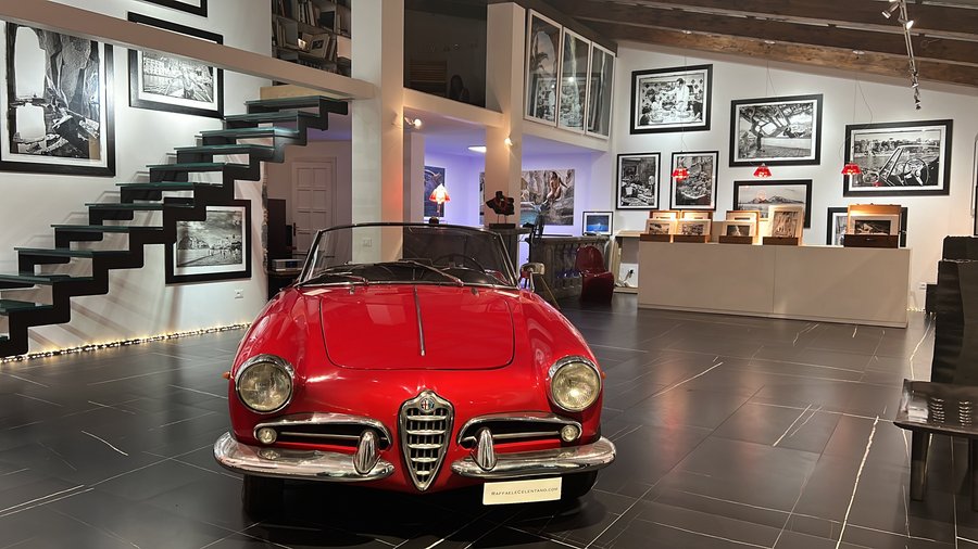 The gallery has moved to the new location in Via San Nicola 21 ( historical center ) 
