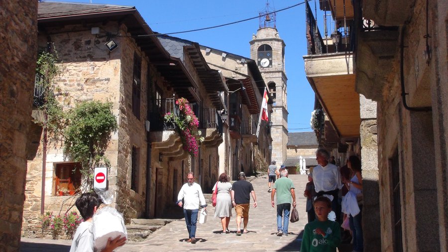 calle  a la iglesia