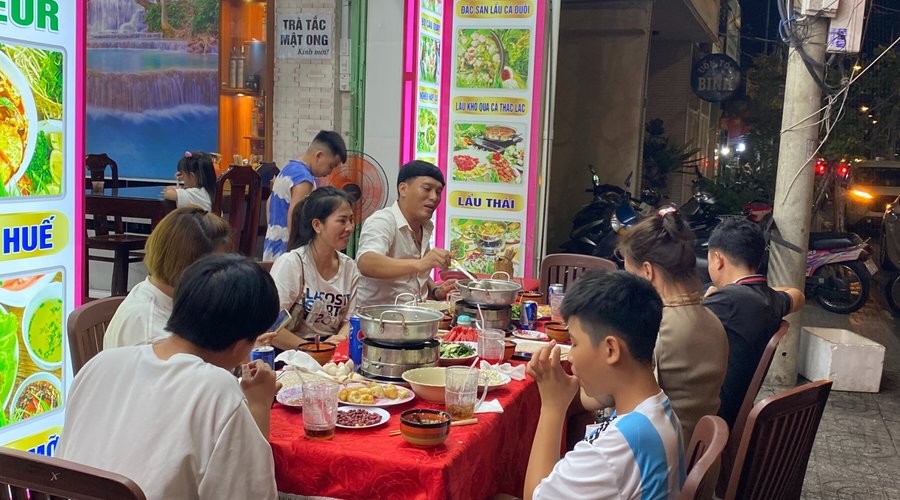 Quán cháo bồ câu hoa lan đồ chiểu.