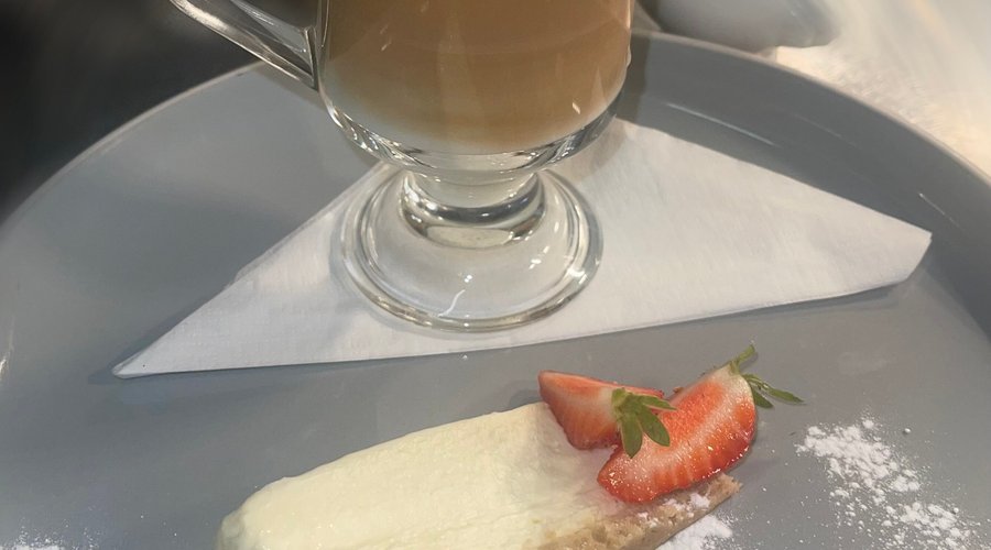 Latte & Mini Dessert